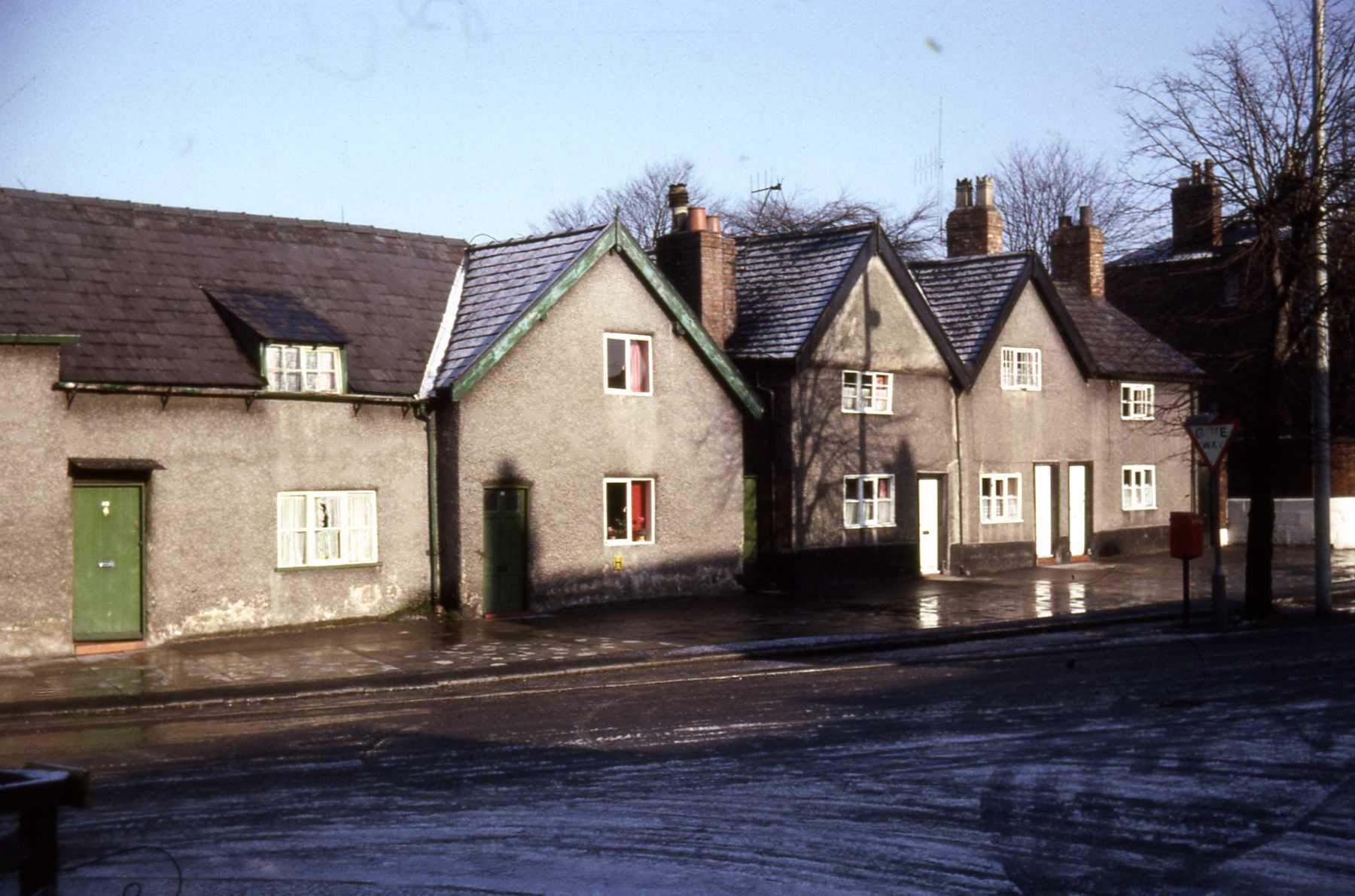 D4 010b  Brookstone Cottages. Marsh Lane.jpg